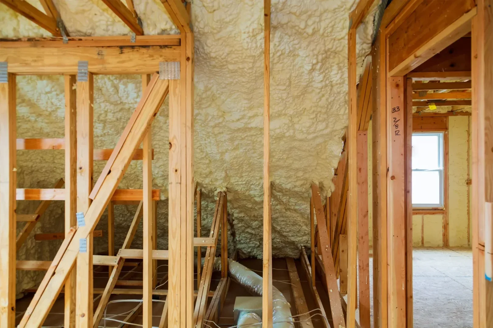 What is the Importance of Working with Professional Teams in Spray Polyurethane Application?